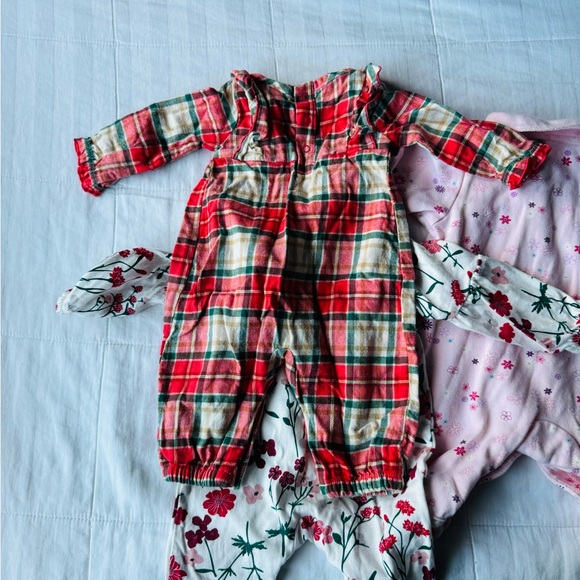 Newborn Bundle Lot of Footie Onesies plaid Floral Shabby chic Pink - Picture 6 of 6